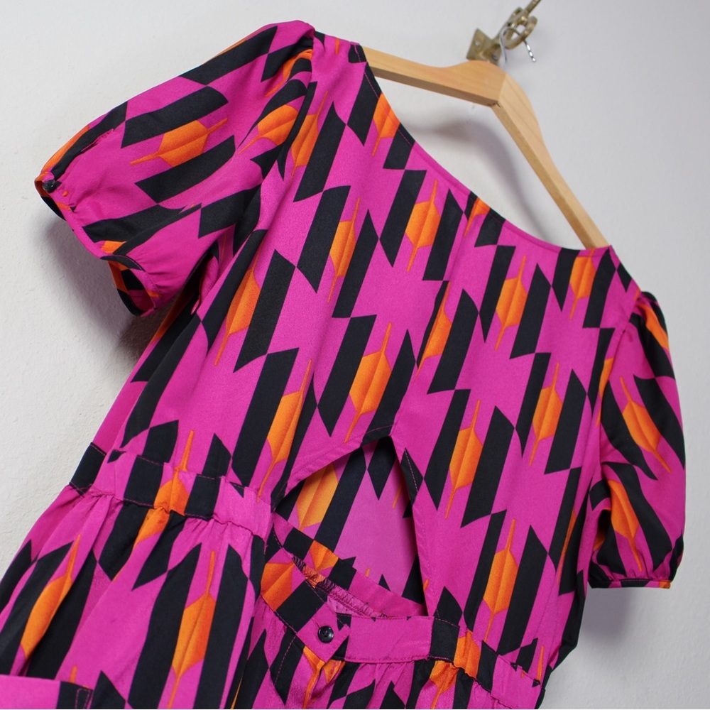 Bold Geometric Allen B. by Allen Schwartz Short Sleeved Cut Out Back Dress - Picture 10 of 14